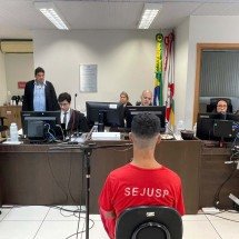 Réu por 'tentar arrancar o útero da ex' nega estupro e se diz arrependido - Tribunal do Júri/Divulgação