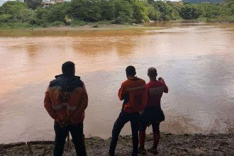 Grande BH: bombeiros buscam por homem que desapareceu no Rio Paraopeba