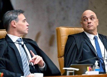 Os ministros André Mendonça e Alexandre de Moraes, do STF (Supremo Tribunal Federal), em sessão do dia 2 de setembro de 2026  -  (crédito: EVARISTO SA/AFP)