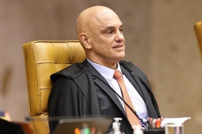 Alexandre de Moraes responde &agrave;s alega&ccedil;&otilde;es de uma "farsa montada" em peti&ccedil;&atilde;o ao STF ap&oacute;s a divulga&ccedil;&atilde;o de mensagens com Vorcaro -  (crédito: Alejandro Zambrana/STF)