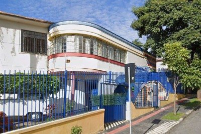 No documento enviado à família, a instituição católica de ensino alega que a expulsão decorre de uma violação do regimento interno -  (crédito: Google Street View / Reprodução)