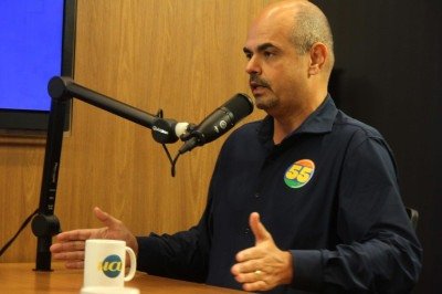 Para o governador, as medidas do senador Cleitinho, quando consideradas em conjunto, não seriam compatíveis com as contas estaduais. 'Ele vai fazer o quê? Vai imprimir dinheiro', questionou -  (crédito: Jair Amaral/EM/D.A Press)