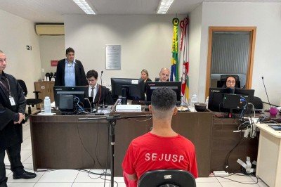 O réu responde por tentativa de feminicídio -  (crédito: Tribunal do Júri/Divulgação)