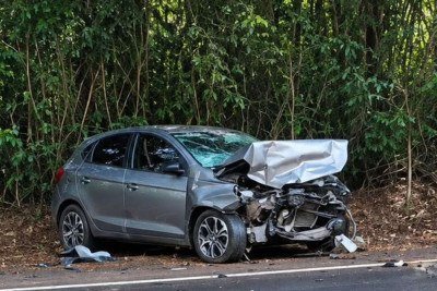 Acidente envolvendo um cavalo e dois carros deixa 3 feridos na MG-060, em Esmeraldas, região metropolitana da capital mineira -  (crédito: CBMMG/Divulgação)
