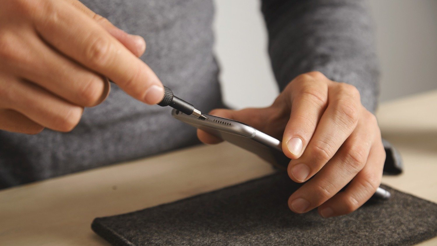 O trabalho de per&iacute;cia forense em celulares &eacute; vital para a recupera&ccedil;&atilde;o de dados apagados em investiga&ccedil;&otilde;es -  (crédito: Freepik)