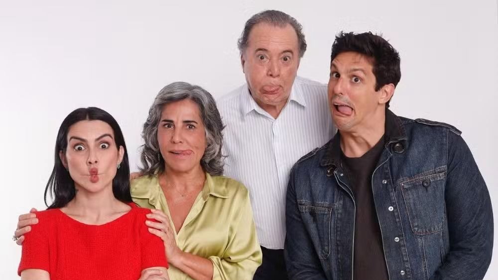 Tony Ramos, Gl&oacute;ria Pires, Cleo Pires e Rafael Infante em registro divertido de 'Se Eu Fosse Voc&ecirc; 3', que chega em 2026 -  (crédito: Eny Miranda/Divulga&ccedil;&atilde;o)