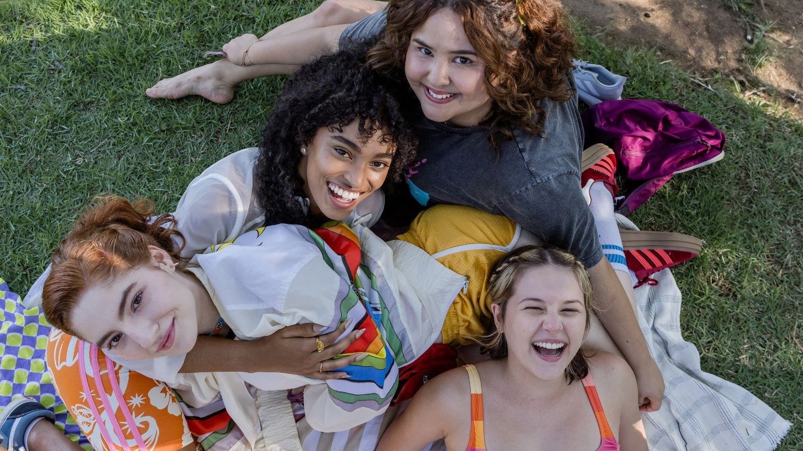 O quarteto de amigas de 'Era uma vez minha 1&ordf; vez', novo filme baseado em livro de Thalita Rebou&ccedil;as -  (crédito: Helena Barreto)