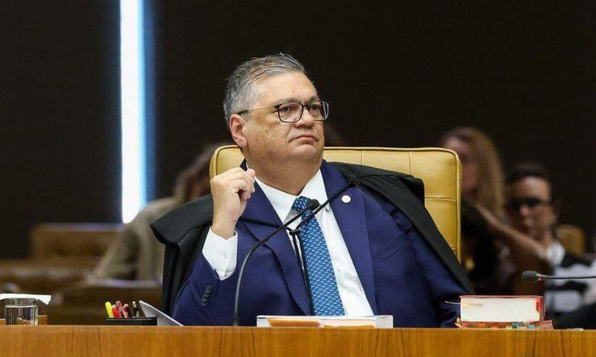 Manifestantes protestaram do lado de fora do STF nesta terça; sessão não teve conclusão - (crédito: Evaristo Sa / AFP via Getty Images)