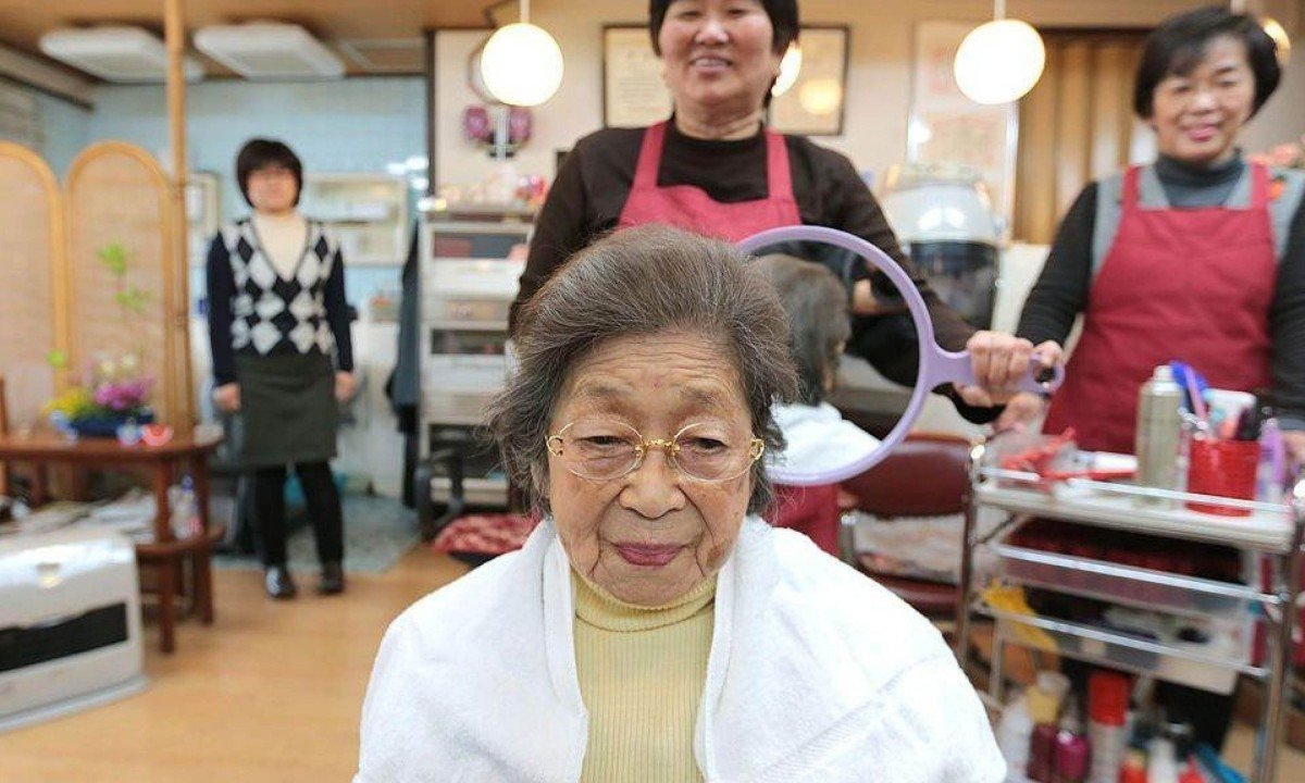 Acredita-se que a alimentação japonesa, composta principalmente de peixes, verduras e arroz, seja um dos motivos da longevidade da população do país - (crédito: Getty Images)