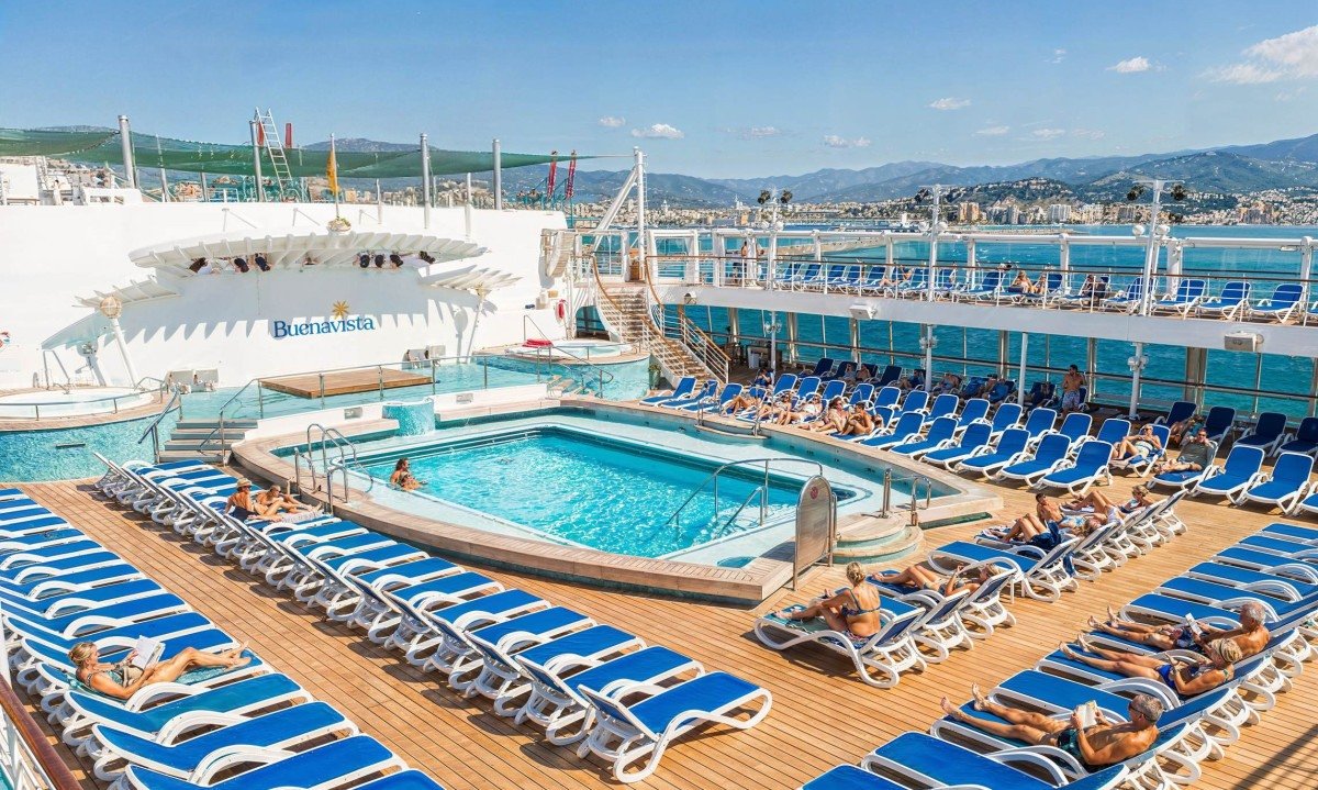  A estrutura do Buenavista inclui cinco restaurantes, oito bares e lounges, tr&ecirc;s piscinas, spa e centro de bem-estar, teatro e cinema