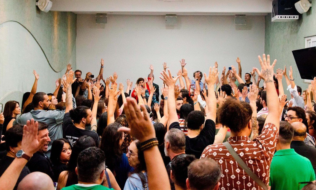 Dezenas de professores da rede privada aderiram a greve da categoria, segundo o Sinpro - (crédito: Sinpro)