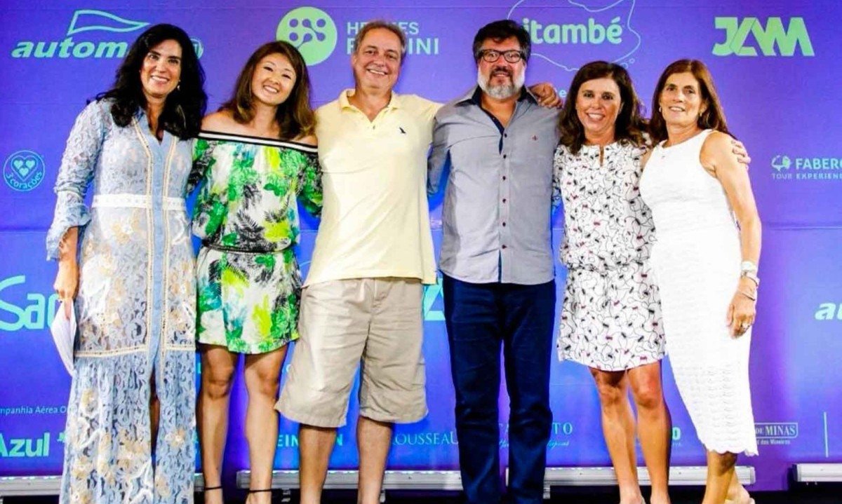 Patricia Nogueira, idealizadora do Projeto Ler é Viver, com Lara Mizuta, Marco Antônio Lacerda, Guilherme Jardim, Eunice Jardim e Carmita Diniz, que participaram de todas as edições do torneio

 -  (crédito: Beto Eterovick/Divulgação)