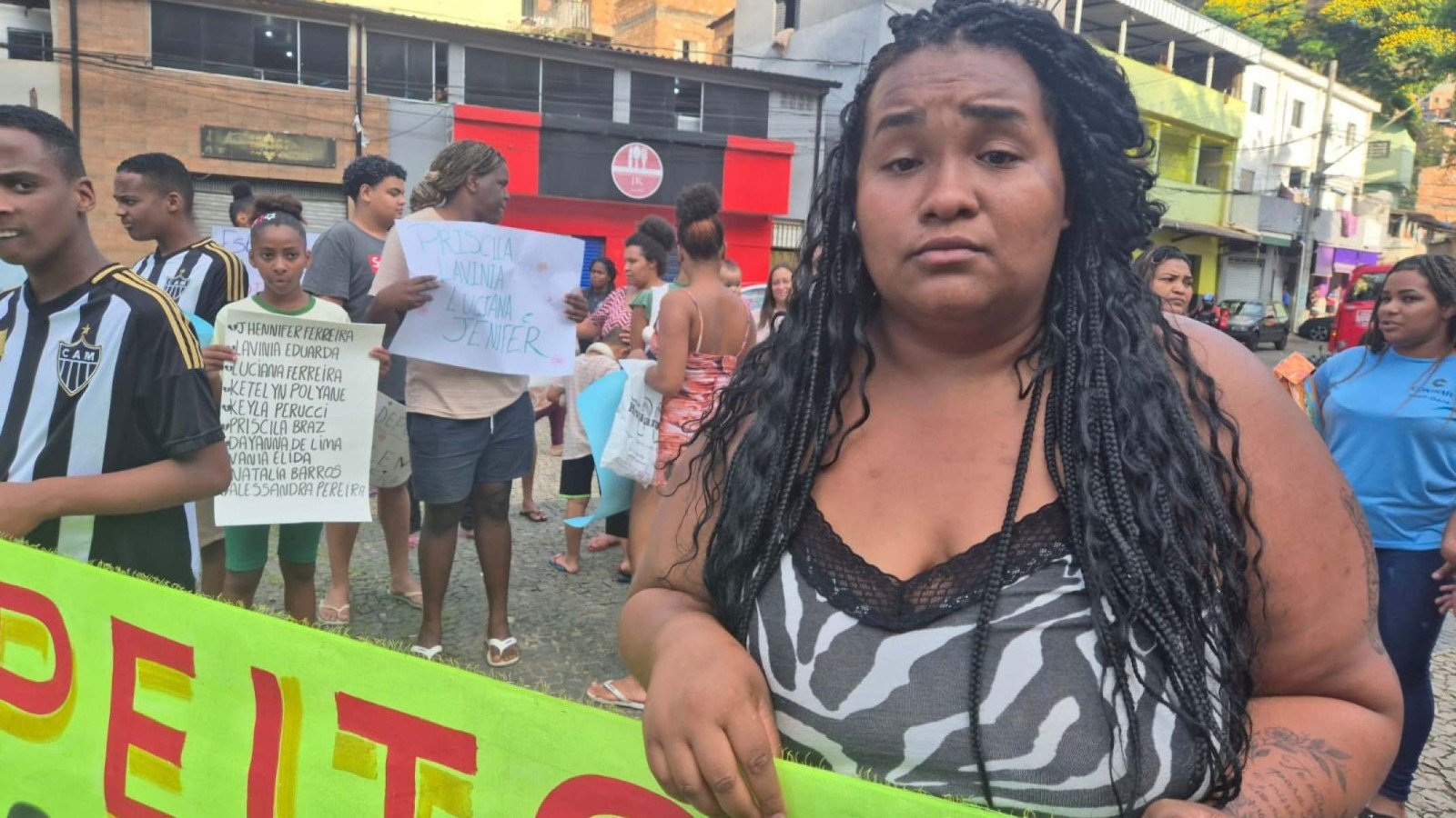Maria Luiza, que viajava no coletivo com seus quatro filhos e perdeu no acidente a filha Lav&iacute;nia, de apenas 7 anos e sua irm&atilde;