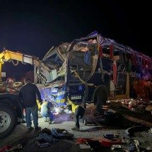 Veja imagens do acidente na BR-116 que deixou 6 mortos e 43 feridos - Corpo de Bombeiros/Reprodução