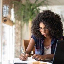 Seis idiomas: associação abre 19 mil vagas para pessoas negras - Divulgação/MOVE
