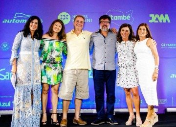 Patricia Nogueira, idealizadora do Projeto Ler é Viver, com Lara Mizuta, Marco Antônio Lacerda, Guilherme Jardim, Eunice Jardim e Carmita Diniz, que participaram de todas as edições do torneio

 -  (crédito: Beto Eterovick/Divulgação)