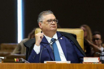 Manifestantes protestaram do lado de fora do STF nesta terça; sessão não teve conclusão  -  (crédito: Evaristo Sa / AFP via Getty Images)