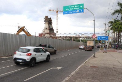 Obra para alargamento de via na avenida Cristiano Machado na altura do shopping Estação sentido centro de Belo Horizonte
       -  (crédito: Marcos Vieira/EM/D.A Press)