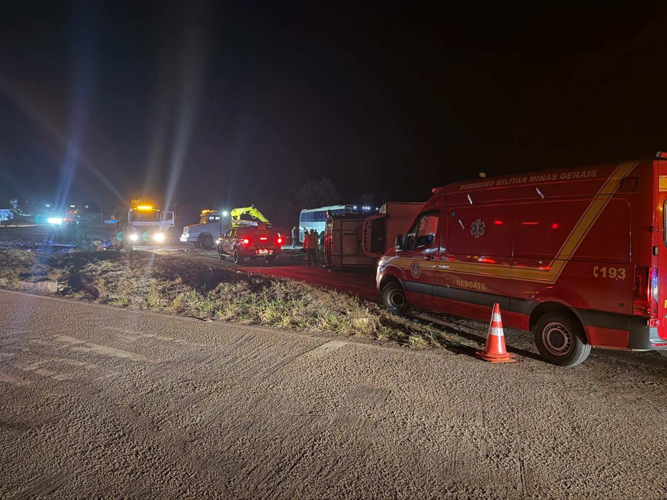 Veja imagens do acidente na BR-116 que deixou 6 mortos e 43 feridos