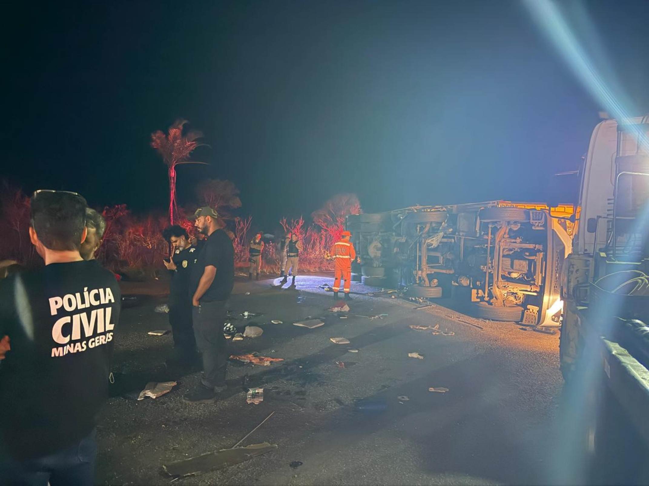 Veja imagens do acidente na BR-116 que deixou 6 mortos e 43 feridos
