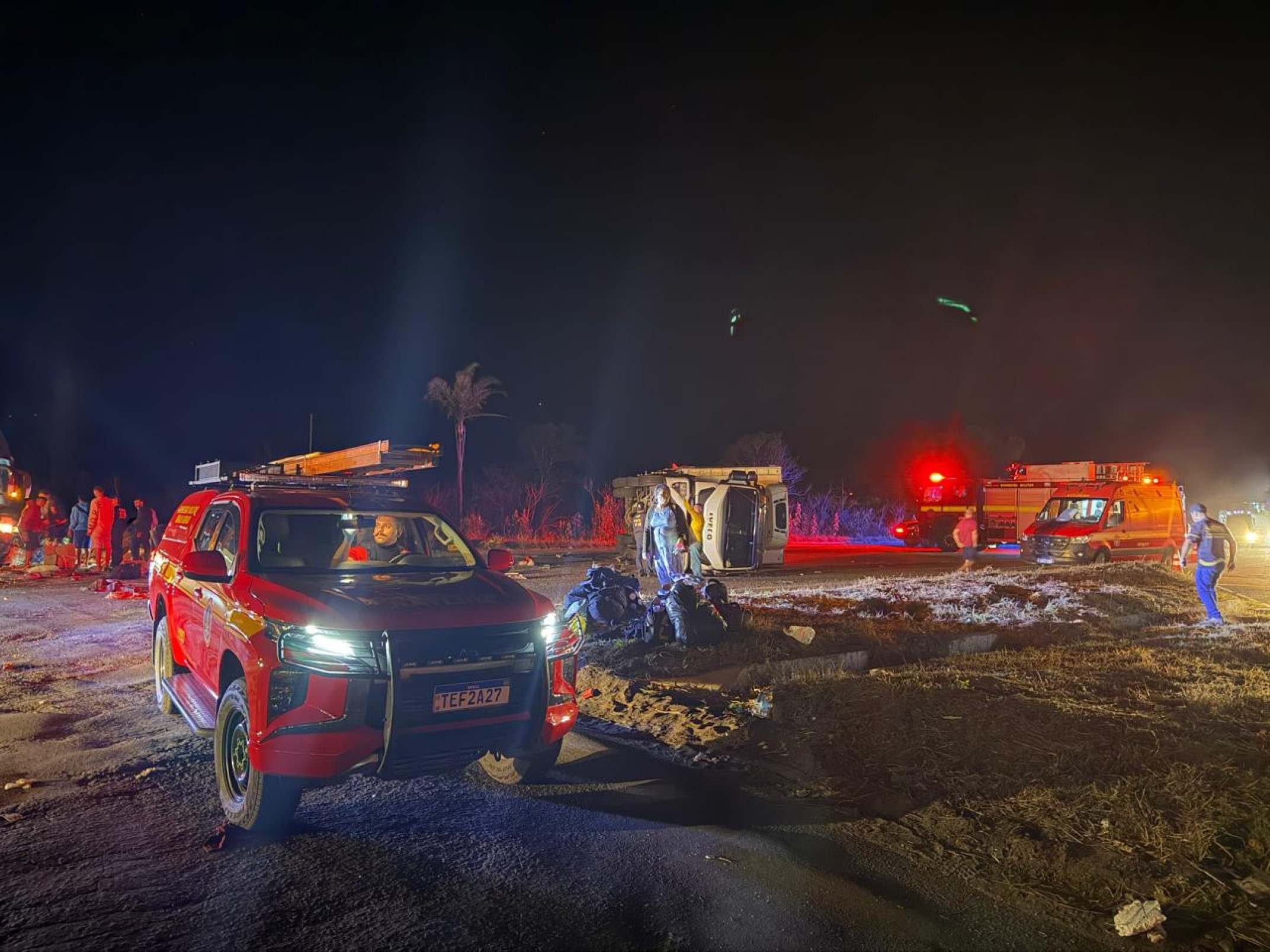 Veja imagens do acidente na BR-116 que deixou 6 mortos e 43 feridos