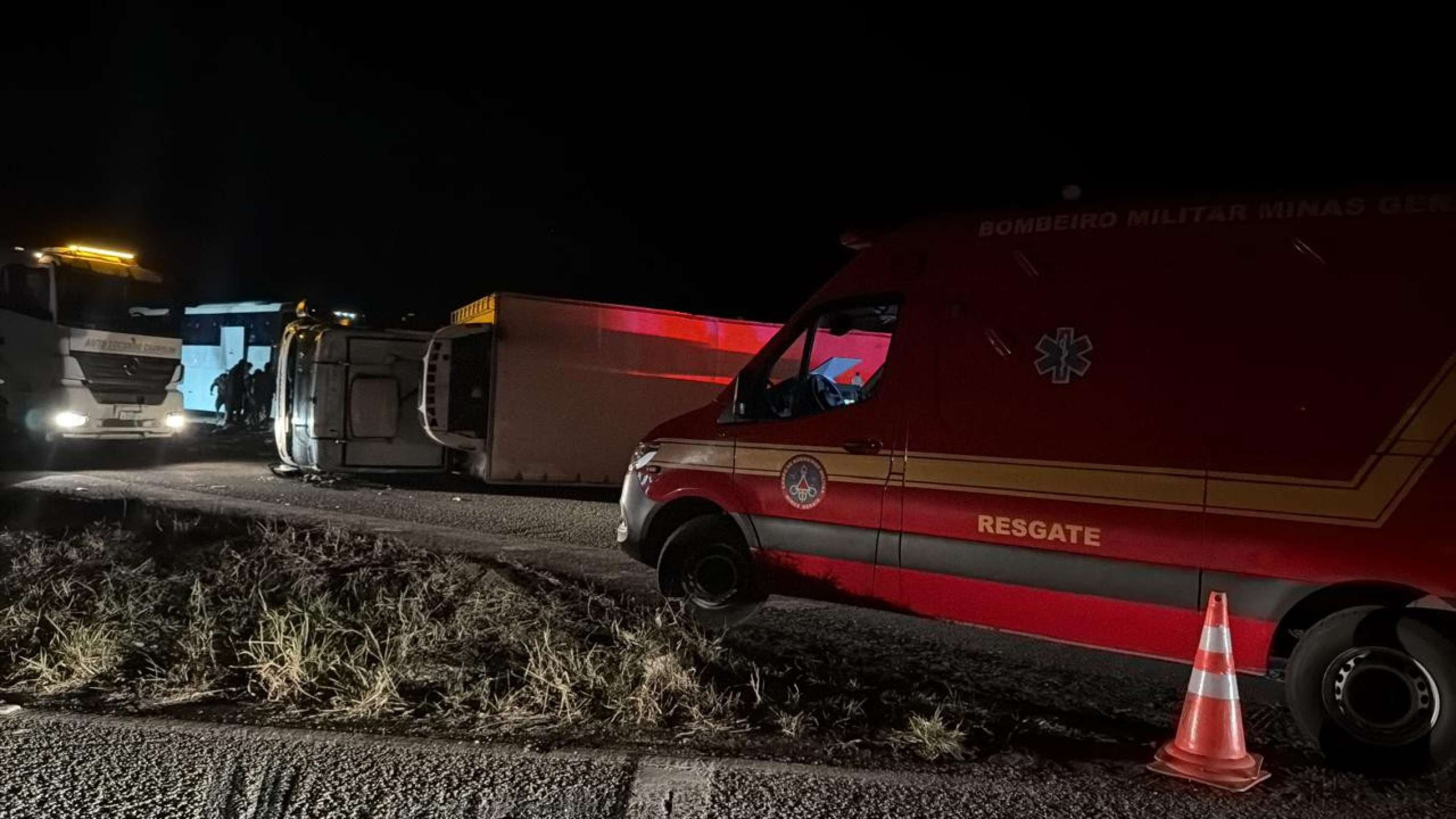 Veja imagens do acidente na BR-116 que deixou 6 mortos e 43 feridos