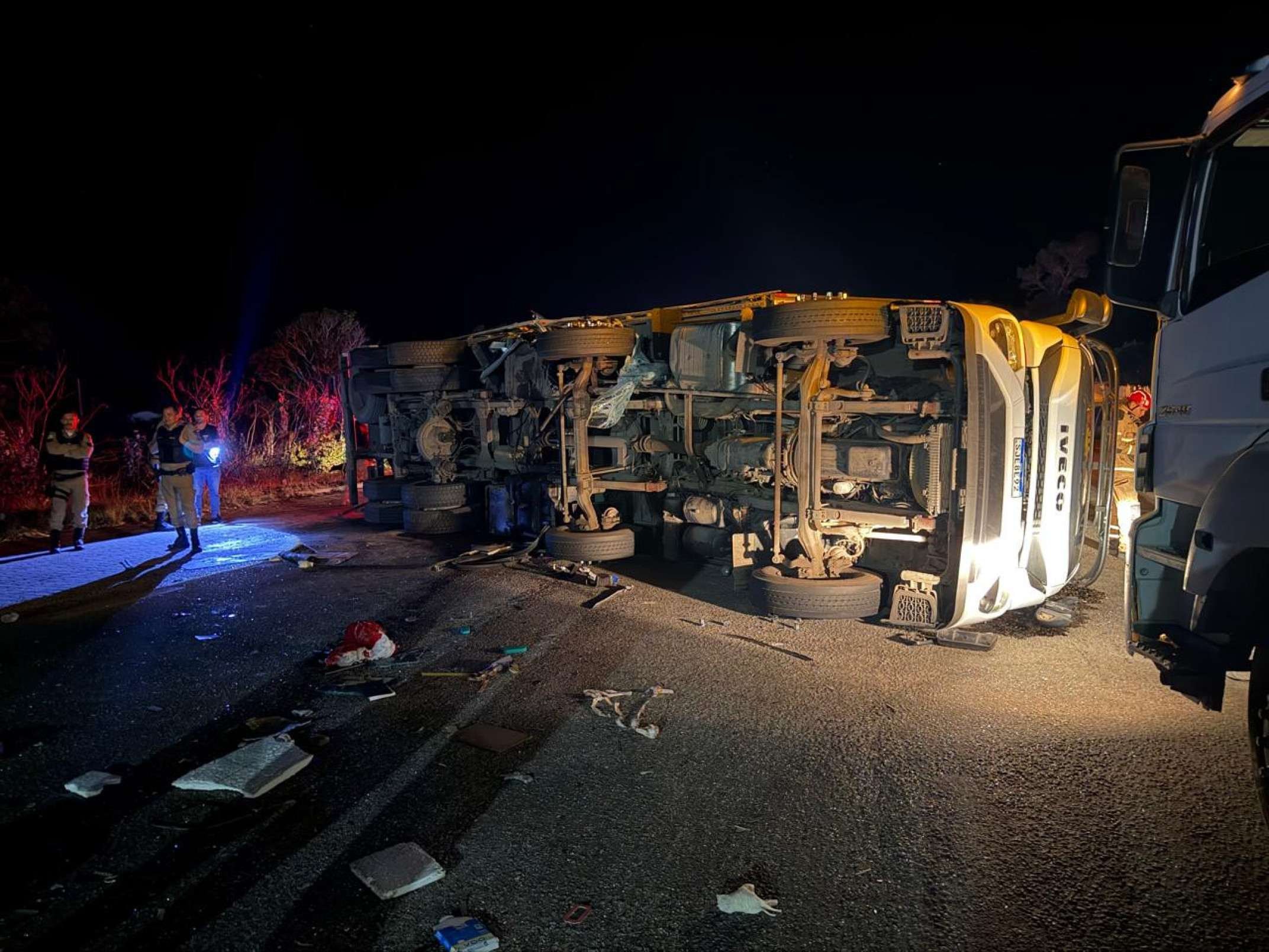 Veja imagens do acidente na BR-116 que deixou 6 mortos e 43 feridos