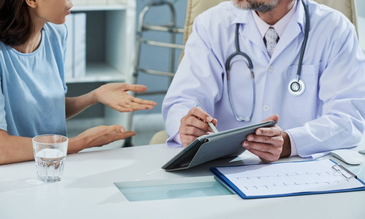 Consultas regulares permitem avaliar a evolução da condição de saúde e ajustar o tratamento quando necessário - (crédito: pressfoto/magnific)
