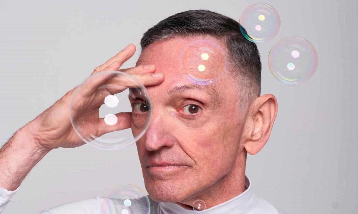 Paulo Miklos canta músicas que marcaram sua trajetória, mas que não havia gravado antes, como "O tempo não para" e "Evidências"
- (crédito: Jorge Daux/Divulgação)