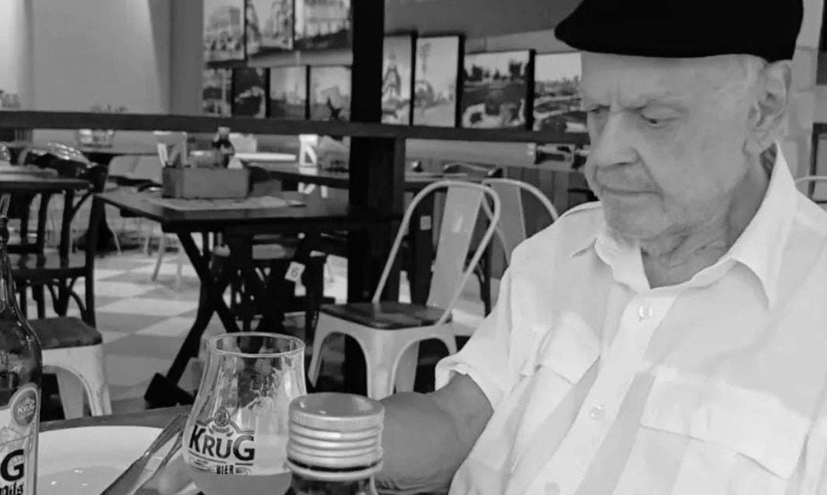 Symphrônio Veiga morreu na noite desta quarta-feira (16/9), aos 92 anos, de falência múltipla de órgãos; sepultamento ocorreu na tarde desta quinta (17/9), no Cemitério Parque da Colina, em BH - (crédito: Sindicato dos Jornalistas/Reprodução)