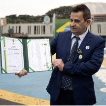 Urandir Fernandes de Oliveira recebe a Medalha do Exército Brasileiro
