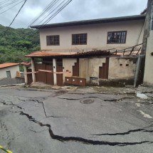 Prefeitura de Nova Lima demole prédio danificado por queda de muro