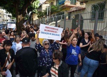 Nesta quinta-feira (17/9), os professores participaram de uma manifesta&ccedil;&atilde;o em frente &agrave; sede do Sindicato das Escolas Particulares de Minas Gerais (Sinepe-MG) -  (crédito: Gladyston Rodrigues/EM/D.A.Press)