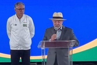Lula e Alexandre Padilha, ministro da Saúde, no novo complexo industrial da Eurofarma -  (crédito: Luiz Ribeiro/EM/D.A. Press)