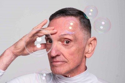 Paulo Miklos canta músicas que marcaram sua trajetória, mas que não havia gravado antes, como 'O tempo não para' e 'Evidências'
 -  (crédito: Jorge Daux/Divulgação)