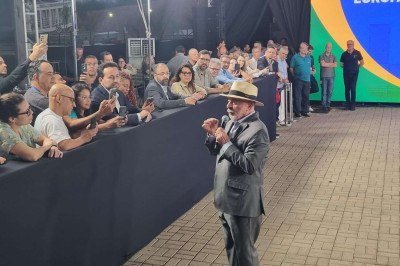 Após visitar a Eurofarma, Lula tem comício em Montes Claros -  (crédito: Luiz Ribeiro/EM/D.A. Press)