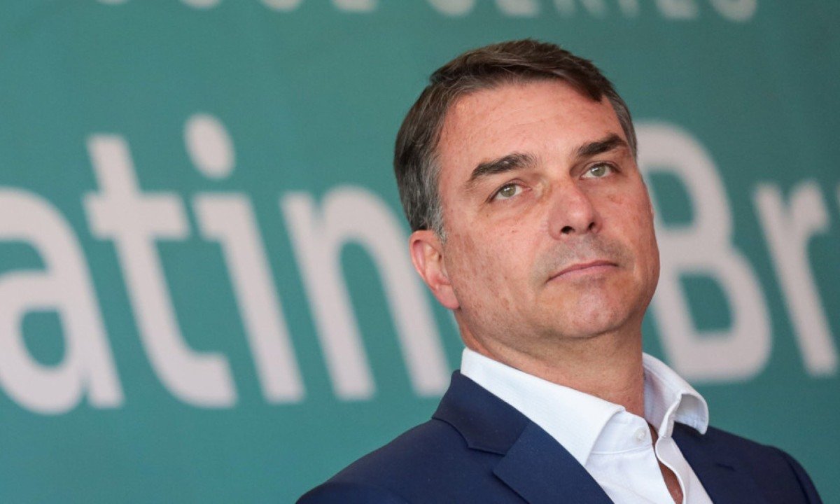 Auxiliares econômicos de Flávio recomendam cuidado com a reação ao reajuste - (crédito: Foto: Raul Spinassé/Flávio Bolsonaro)