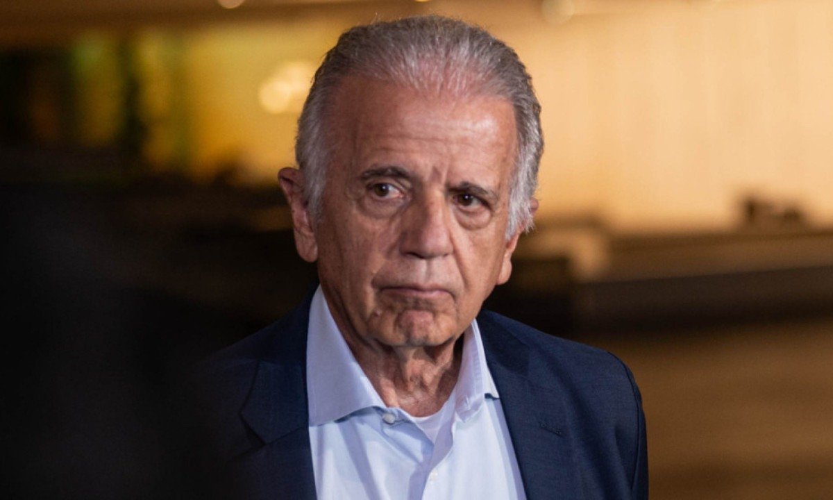 Ministro da Defesa tem o celular clonado - (crédito: Foto: Daniel Medeiros/PlatôBR)