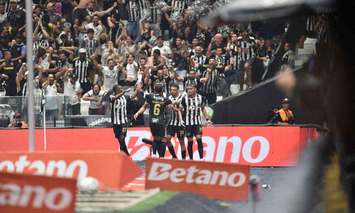 Marcas das bets estão expostas nas camisas dos clubes brasileiros e nos estádios do país -  (crédito: Ramon Lisboa/EM/D.A Press. Brasil)