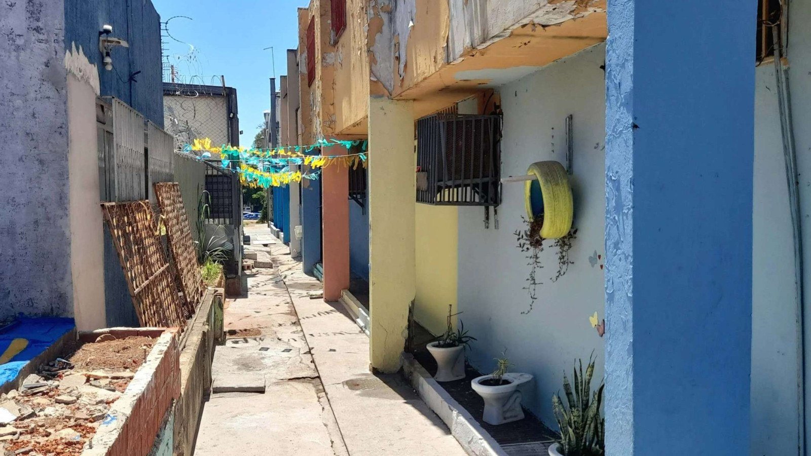 Beco atr&aacute;s de edif&iacute;cio tamb&eacute;m era usado para programas 