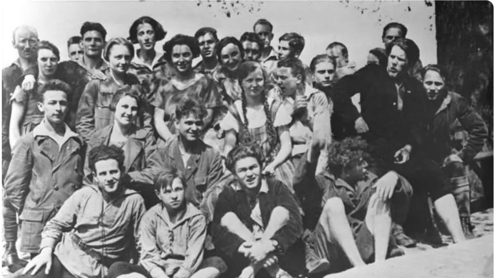 Olga Ben&aacute;rio na Alemanha ,ao lado de outros militantes comunistas, antes de deixar o pa&iacute;s e seguir para a Uni&atilde;o Sovi&eacute;tica
