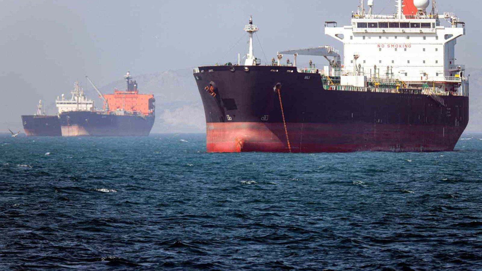 A guerra afetou rotas estrat&eacute;gicas de petr&oacute;leo no Estreito de Ormuz e no Mar Vermelho, reduzindo embarques e pressionando os pre&ccedil;os internacionais da energia