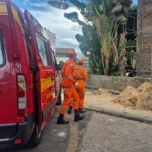 Homem morre ao cair de andaime de cinco metros em Araxá - CBMMG