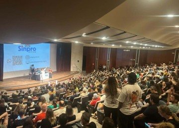Os docentes rejeitaram a proposta do sindicato patronal de dividir a Convenção Coletiva de Trabalho -  (crédito: Sinpro Minas/Divulgação)