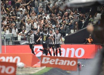 Marcas das bets estão expostas nas camisas dos clubes brasileiros e nos estádios do país -  (crédito: Ramon Lisboa/EM/D.A Press. Brasil)