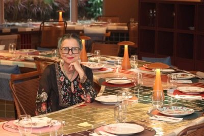 No restaurante temporário de Agnes Farkasvolgyi, todos os clientes comem em uma mesa só -  (crédito: Marcos Vieira/EM/D.A Press)