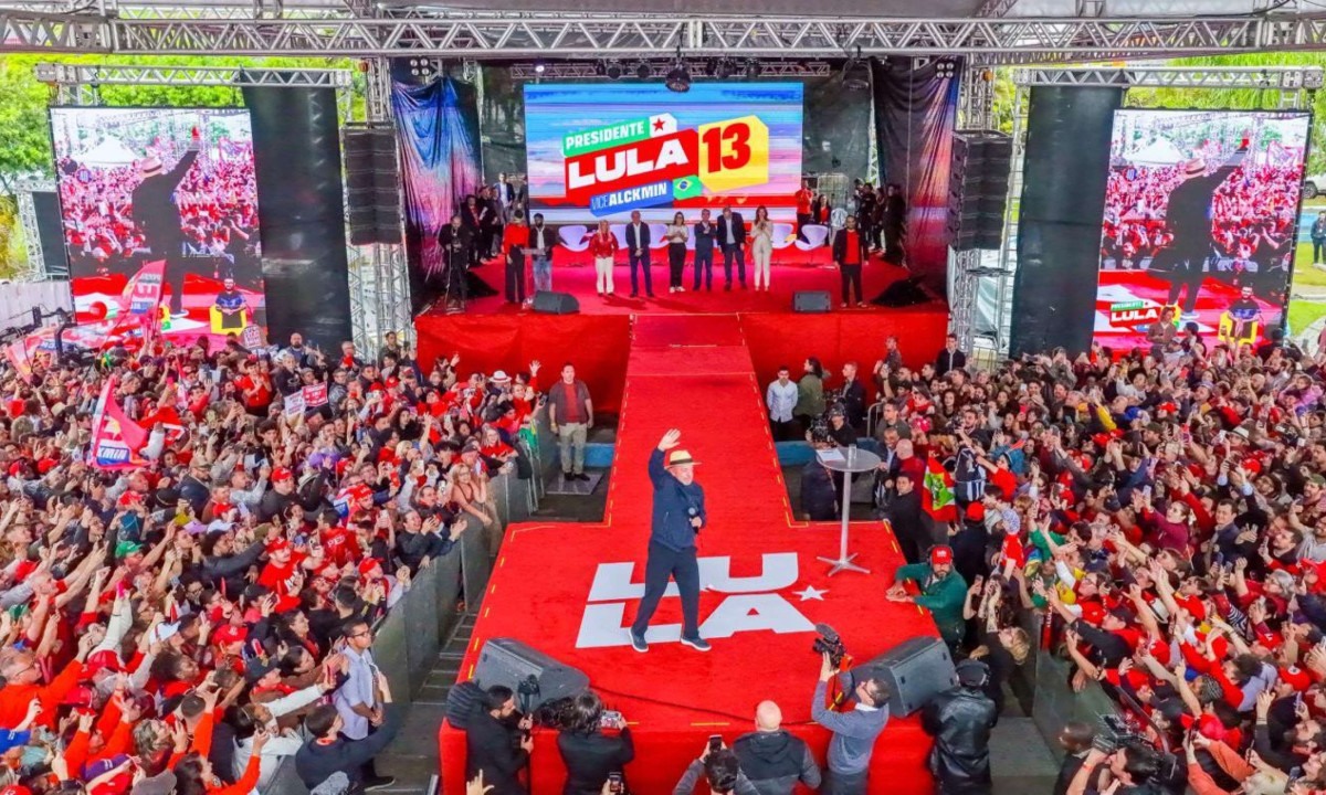 Presidente Lula durante ato de campanha em Florinópolis (SC) - (crédito: Ricardo Stuckert/Presidência da República)