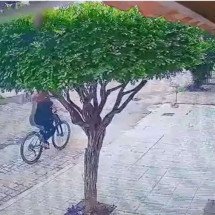 Suspeito de apontar arma para o rosto de mulher em assalto é preso - PMMG/Divulgação