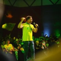'Ato de desespero': Flávio Bolsonaro diz que Lula tenta comprar os pobres - Vittor Sales/Divulgação Campanha Flávio Bolsonaro