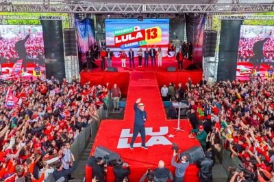 Presidente Lula durante ato de campanha em Florinópolis (SC) -  (crédito: Ricardo Stuckert/Presidência da República)